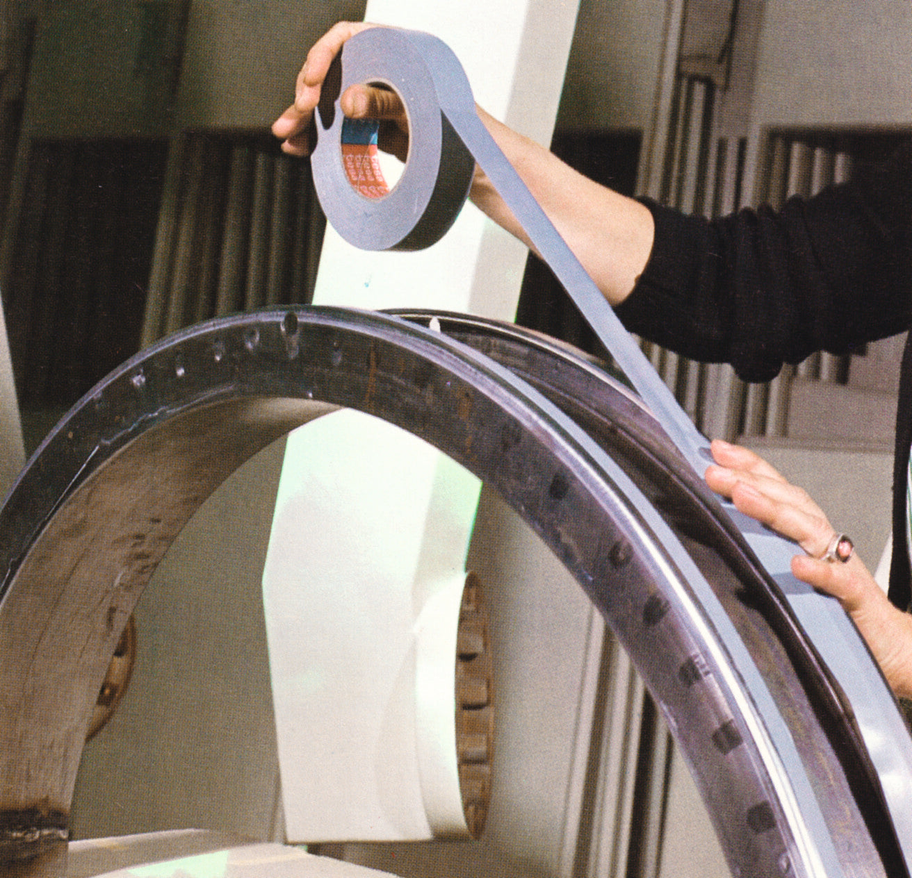 tesa® 4657 Temperature resistant acrylic paste coated cloth tape, grey, 15 mm x 50 m